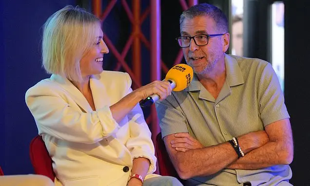 Kelly Cates e Mark Chapman, no salão de um hotel em Mayfair, Londres, foram vistos juntos na festa. É um movimento de q…