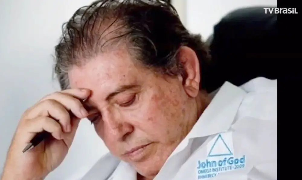 João de Deus e Centro Espírita foram condenados a R$ 20 milhões por danos morais coletivos em Abadiânia, Goiás. É um pa…