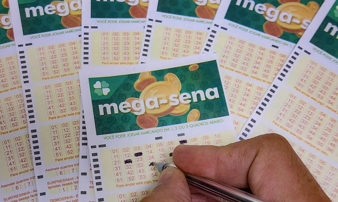 Mega-Sena sorteou os números 33 41 04 52 17 01 na noite de terça-feira em São Paulo. O prêmio acumulado era de 90,1 mil…