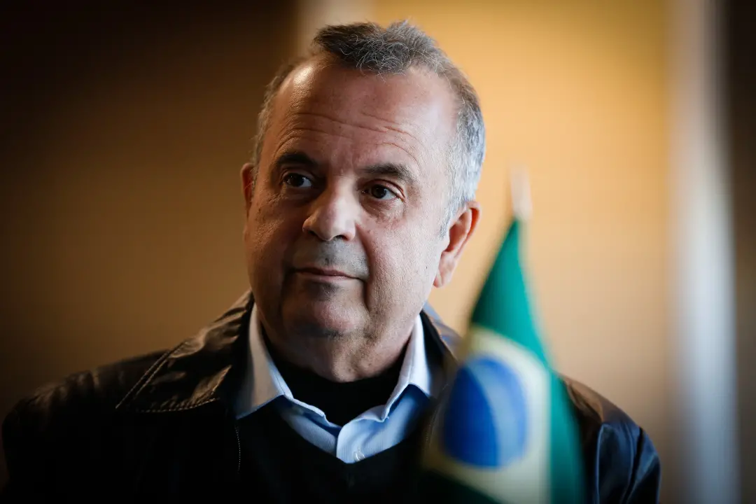 Senador Rogério Marinho passou mal voltando pra Brasília depois de evento de campanha em Goiânia. É preocupante ver a s…