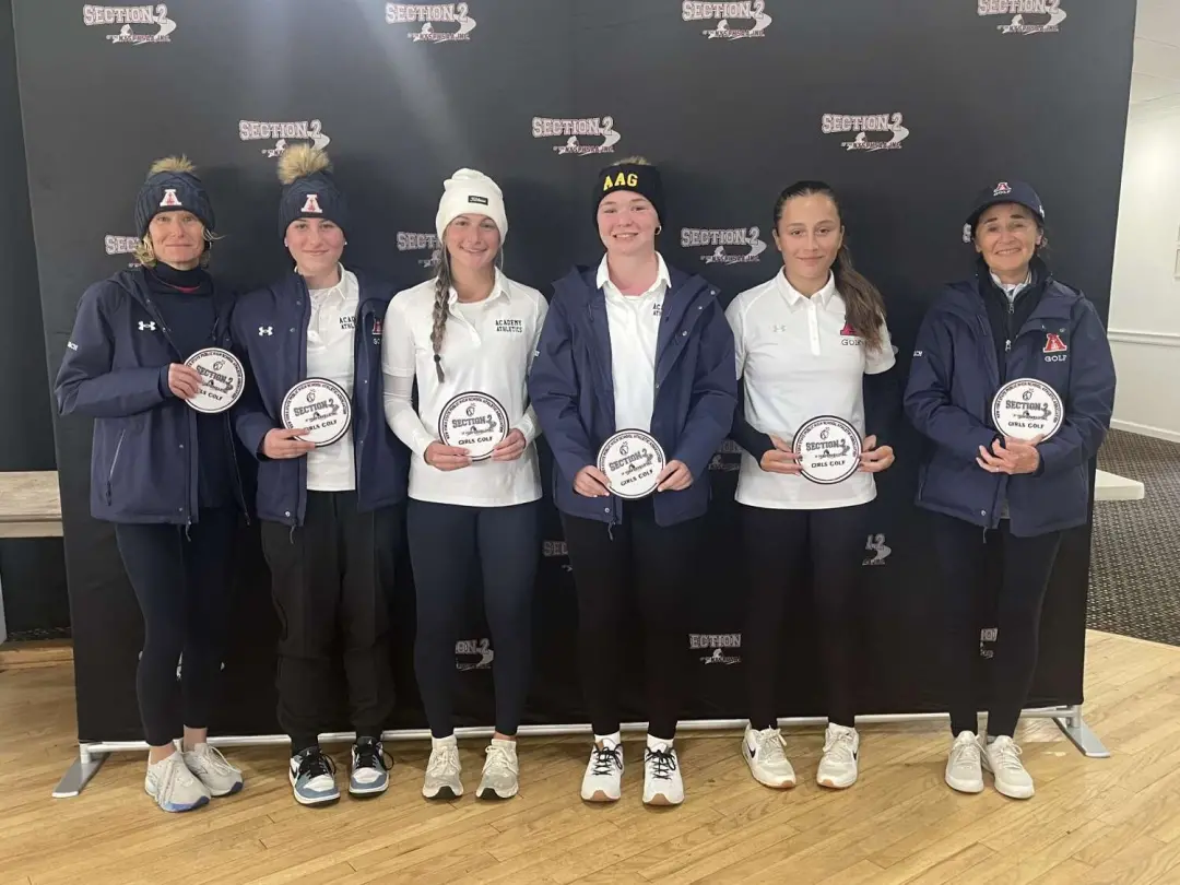 Albany Academy ganhou o campeonato de golfe feminino da Seção 2 com uma pontuação de 344 em Eagle Crest Golf Club. É bo…