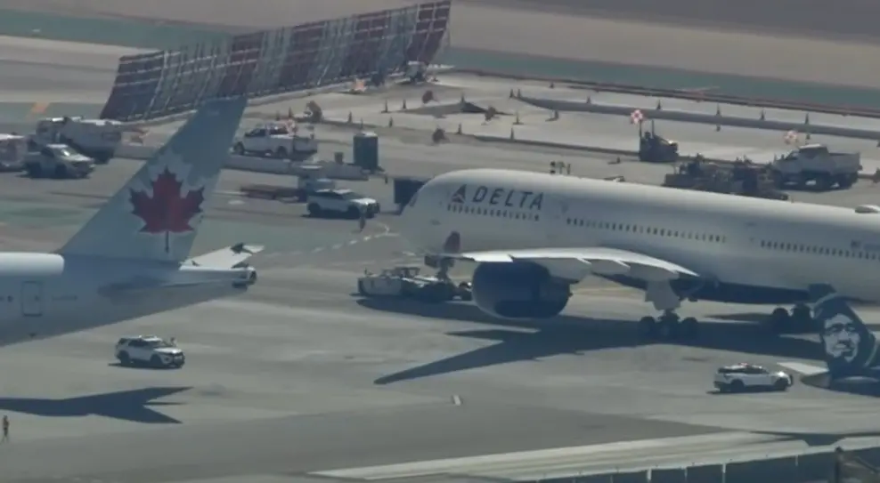 Aeroporto de Los Angeles viu colisão entre aviões Delta e Air Canada na pista de taxiamento, sem feridos. O incidente m…