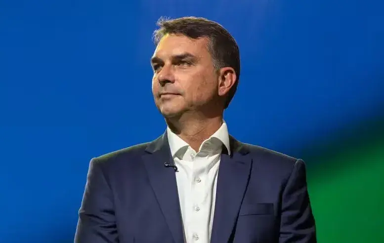 Flávio Bolsonaro classificou oportunista a PEC que quer acabar com a escala 6x1 no Senado. Acho que a liberdade de nego…