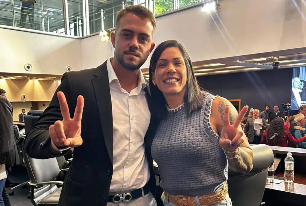 Índia Armelau, com 248.504 votos, liderou a votação na Alerj, e Poubel Filho é o mais jovem eleito. O volume de votos m…