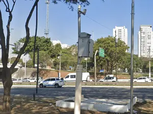 Cinco radares de São Paulo foram os que mais multaram este ano. É um dado que nos força a olhar como a ordem é imposta …