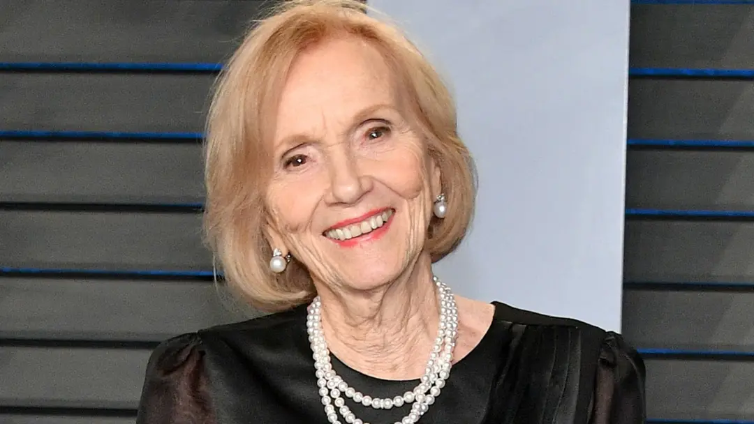 Eva Marie Saint, atriz premiada de North by Northwest, faleceu aos 102 anos em Los Angeles. Uma figura que atravessou d…
