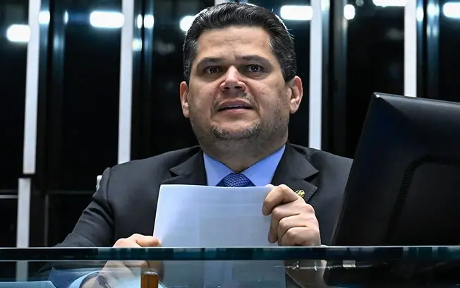 Alcolumbre anunciou calendário para votar a PEC que muda a escala de trabalho de 6x1 para 40 horas semanais, com cinco …