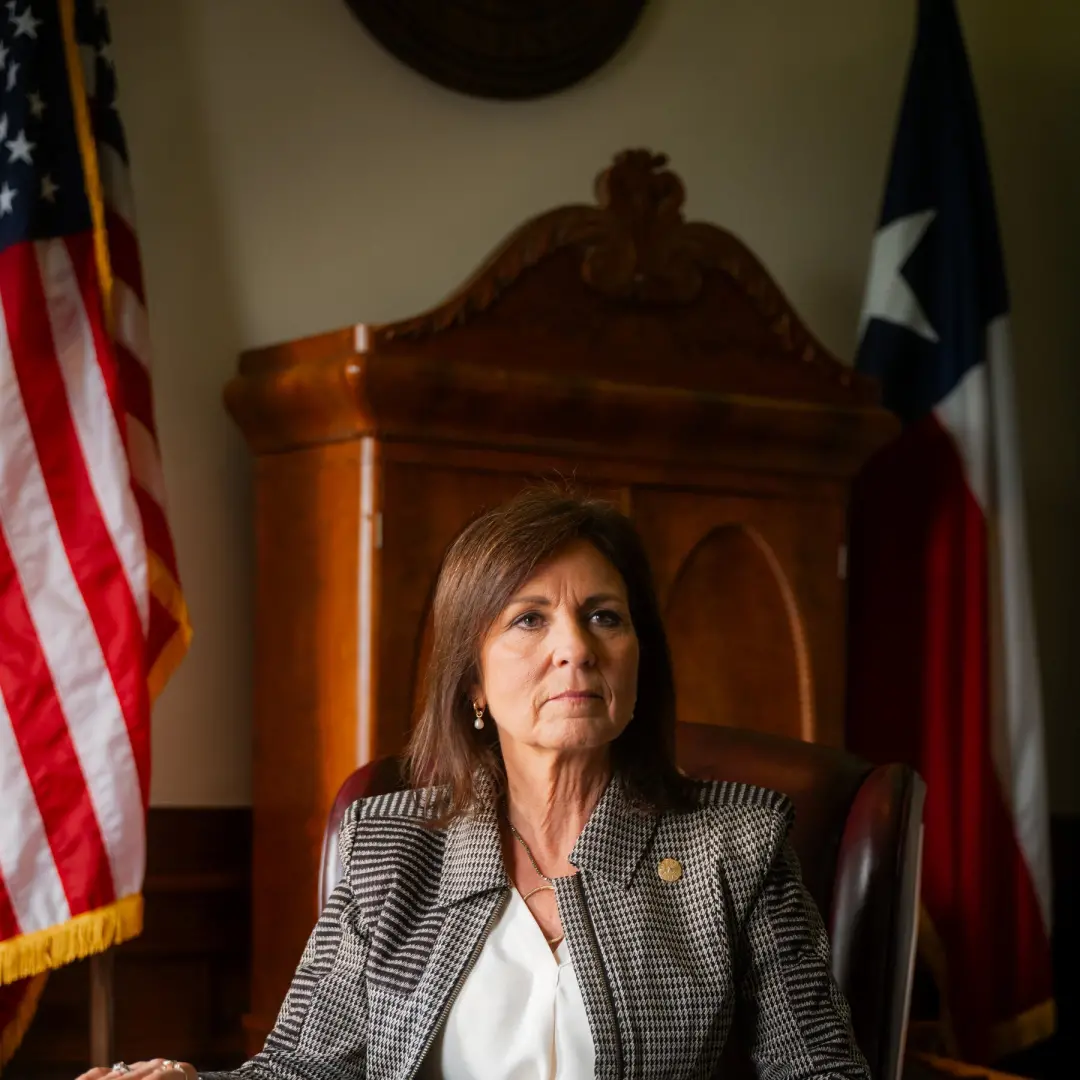 Angela Paxton, esposa de Ken Paxton, está pedindo voto dos eleitores do Texas para a campanha dele no Senado, mesmo no …