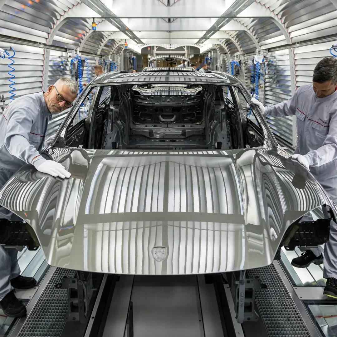Porsche vai cortar 25% da força de trabalho. A montadora alemã, que teve sucesso na China e ajudou a Volkswagen, tá mir…