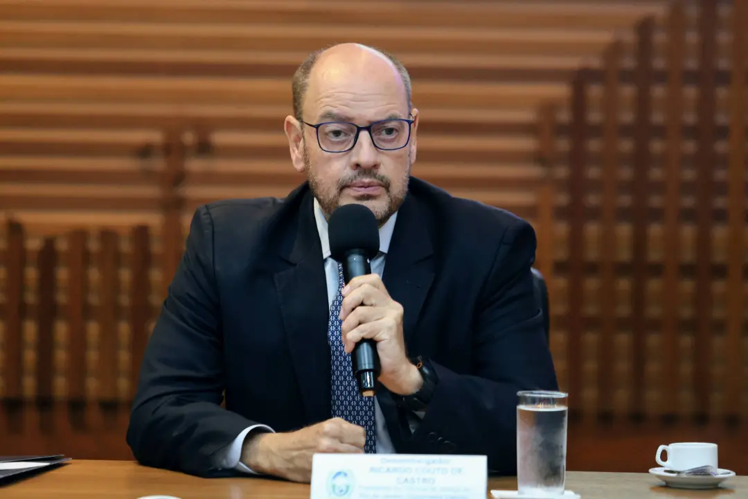 Ricardo Couto ligou para Eduardo Paes e Douglas Ruas para falar da transição de governo. O fato de a PGE dar parecer a …