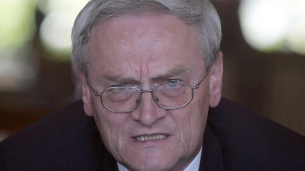 August Hanning, ex chefe de inteligência alemã, foi detido sob suspeita de traição e espionagem por pagar por documento…