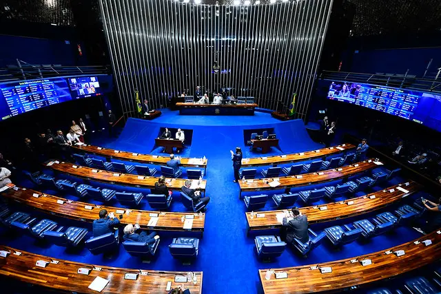 Senado começa a discutir a PEC 221/2019, que propõe reduzir a jornada semanal de 44 para 40 horas com dois dias de folg…