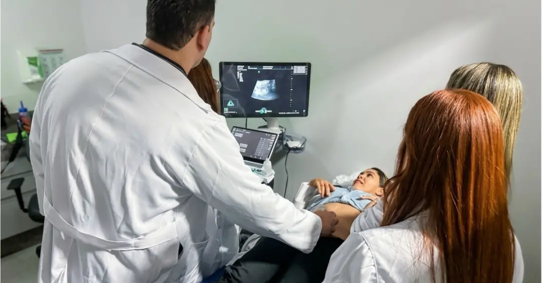 Em Belém, gestantes podem fazer ultrassom obstétrico gratuito de outubro a dezembro por causa de uma ação da Afya Educa…