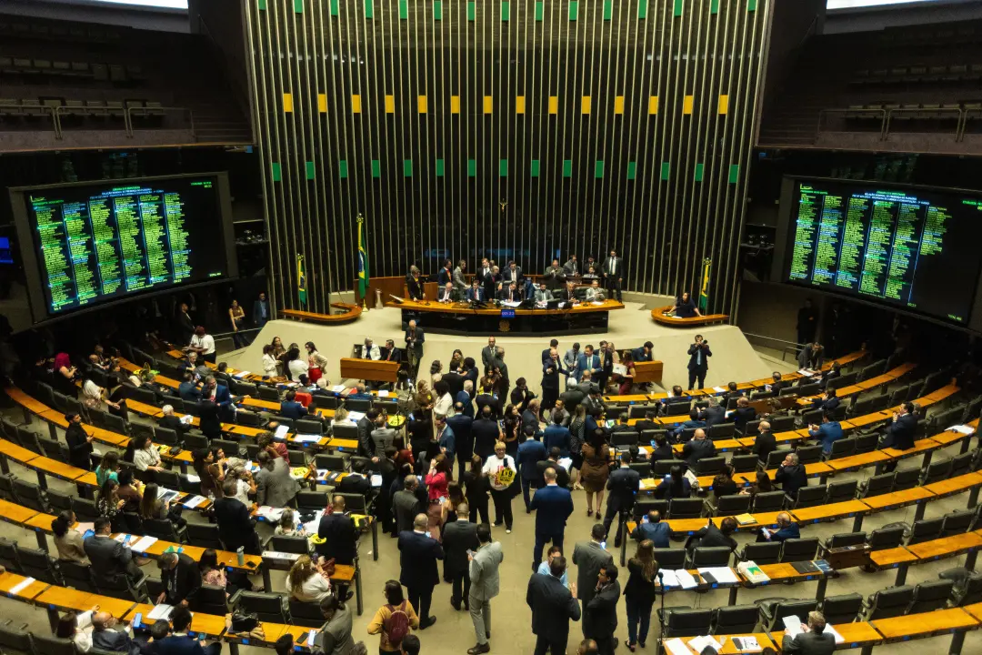 Câmara federal ultrapassou 100 mulheres eleitas e registrou o deputado mais jovem da história, aos 20 anos. Apesar diss…