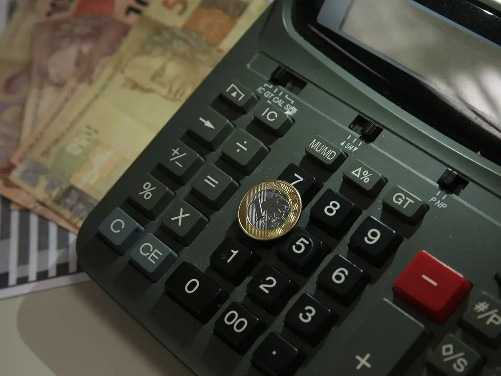 Banco Central vai divulgar indicadores mensais sobre reajustes salariais em convenções coletivas. Essa transparência é …