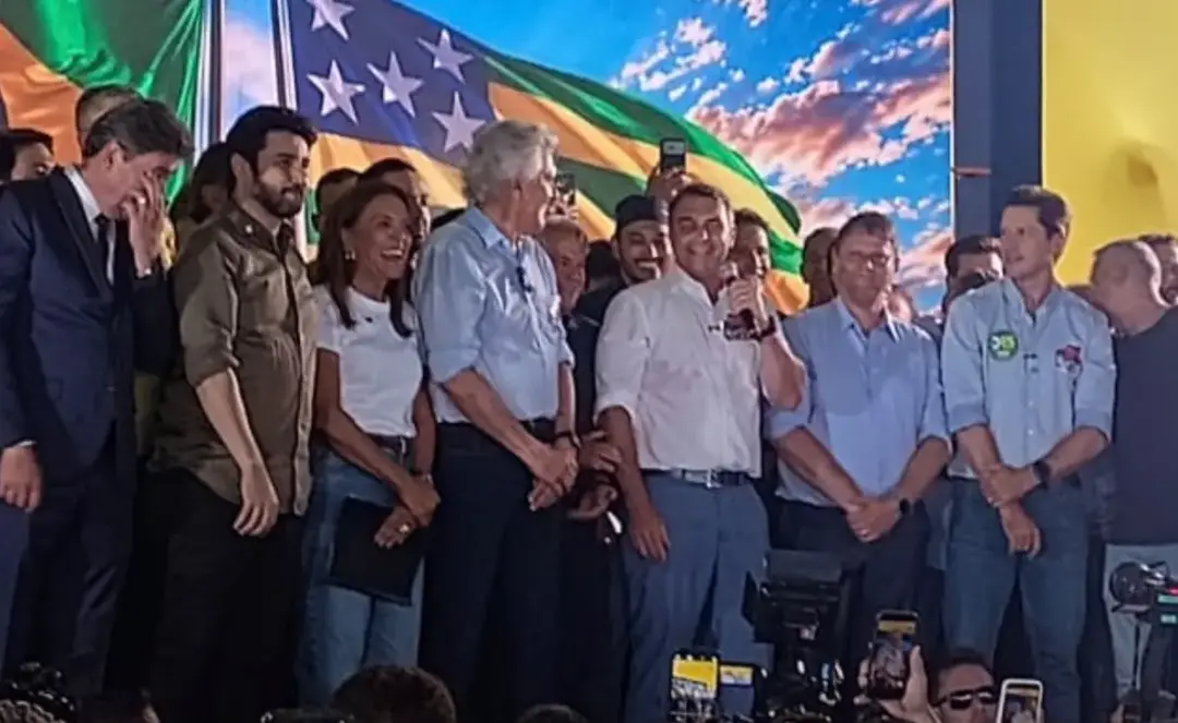 Mais de meio milhão de vagas em presídios prometidas por Flávio Bolsonaro em Goiânia. A ideia de aumentar penas e decla…