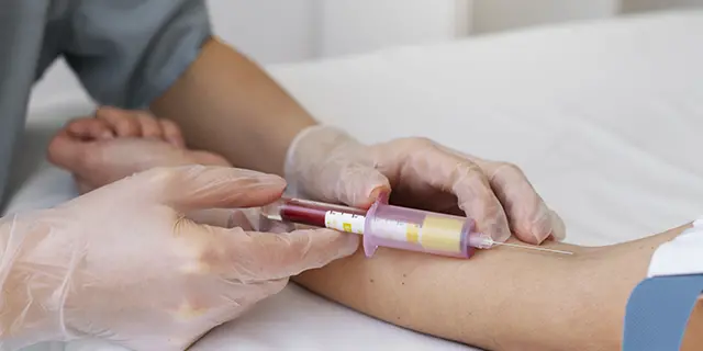 Exame de sangue que busca mais de 50 tipos de câncer chegou ao Brasil, custando R$ 6.990 e não é coberto por planos de …