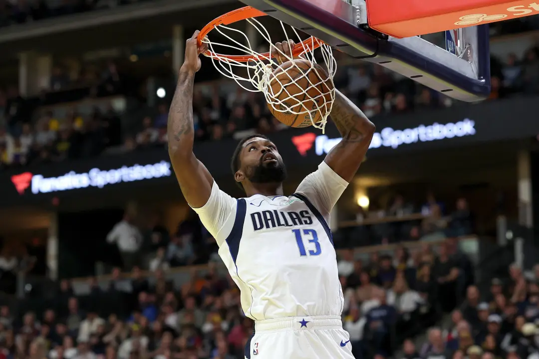 Naji Marshall quebrou aro e cadeira em treino do Dallas Mavericks em Macau. A atitude exagerada de destruir coisas enqu…