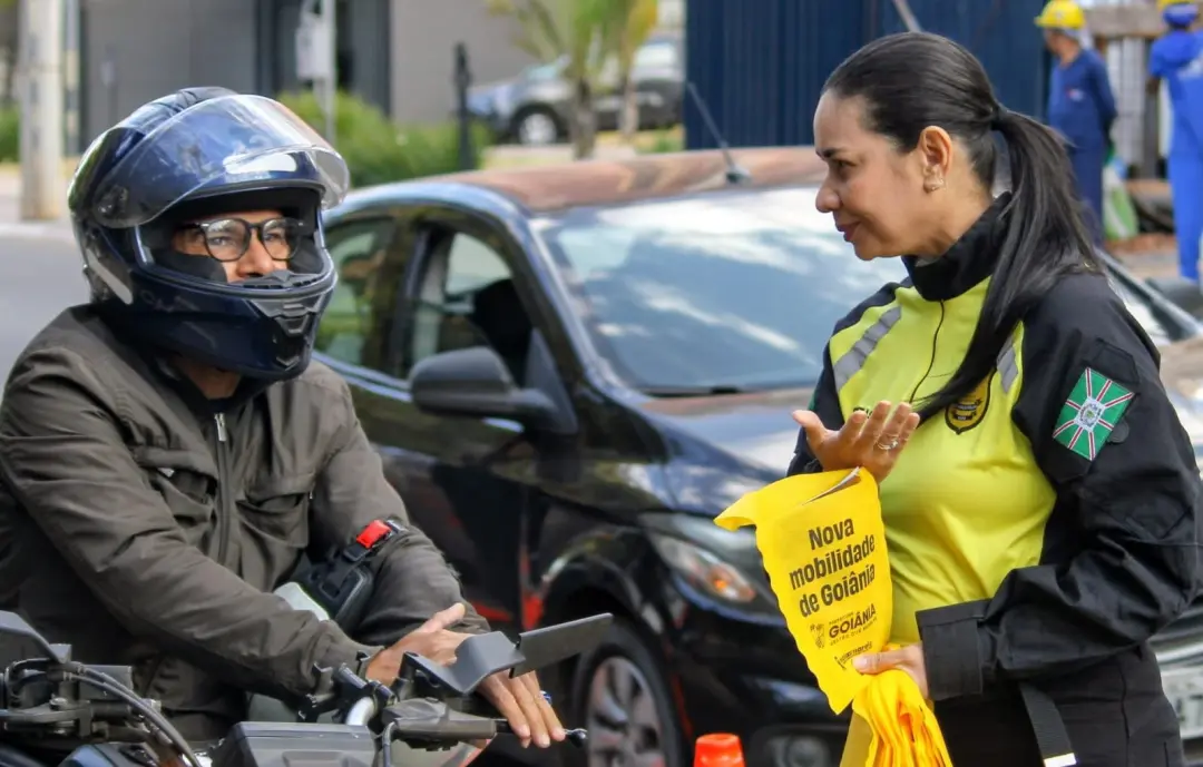 Operação Tempo Fechado em Goiânia começa com blitz educativa na Avenida Guarapari para alertar motoristas sobre os 14 p…