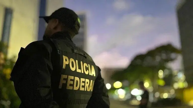Em São Vicente, um homem foi preso por armazenar centenas de imagens e vídeos de abuso sexual infantojuvenil gerados co…