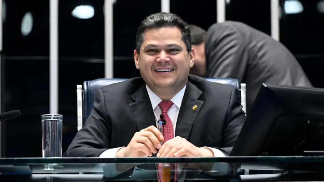 Alcolumbre disse que não vai atropelar o rito da PEC que altera a escala 6 X 1 no Senado. Manter o cronograma constituc…
