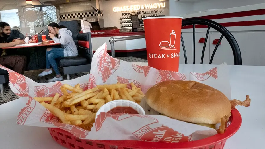Steak n Shake tirou os óleos vegetais dos pães, trocando por manteiga de Wisconsin Grade AA. Mudança que faz parte de u…