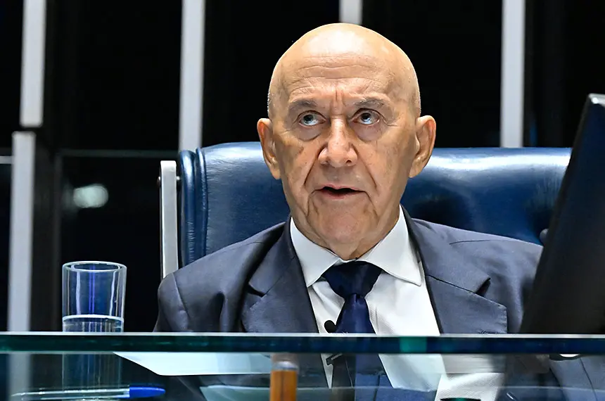 Senador Confúcio Moura parabenizou os eleitos de Rondônia, como Marcos Rogério, Fernando Máximo e Bruno Scheid. É bom v…