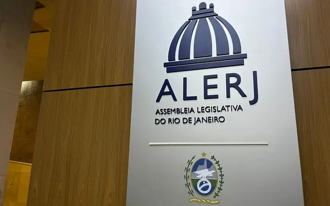 Carlos Minc e Dionísio Lins ficaram de fora da renovação de 40% da Alerj com 28 deputados não se reelegendo. Um process…
