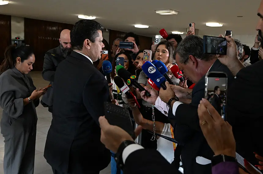 Davi Alcolumbre avisou que a PEC do fim da escala 6x1 será debatida e poderá ser votada na semana que vem no Senado. É …