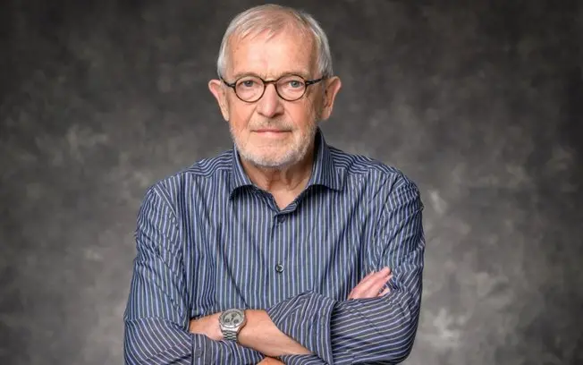 Francis Halzen ganhou o Nobel de Física 2026, com uma premiação de 12 milhões de coroas suecas. Dedicação dele em usar …