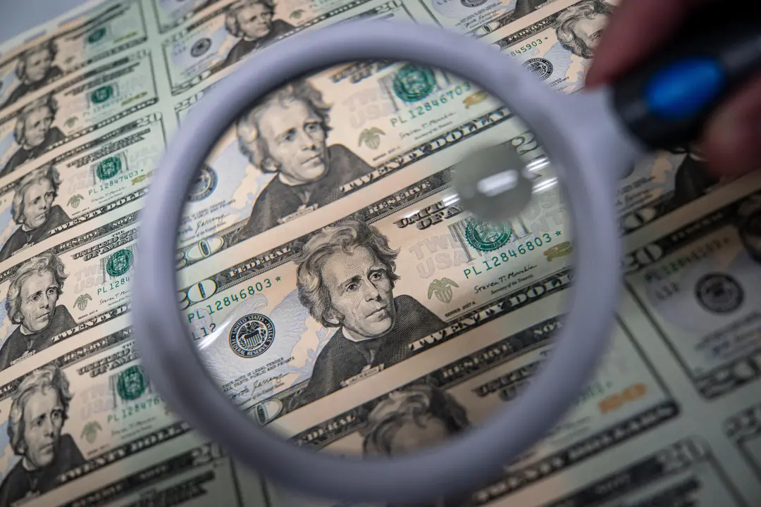 Dólar fechou em 4,97 na terça, o menor valor desde maio. Analistas veem chance de cair mais, mas também indicam que esp…