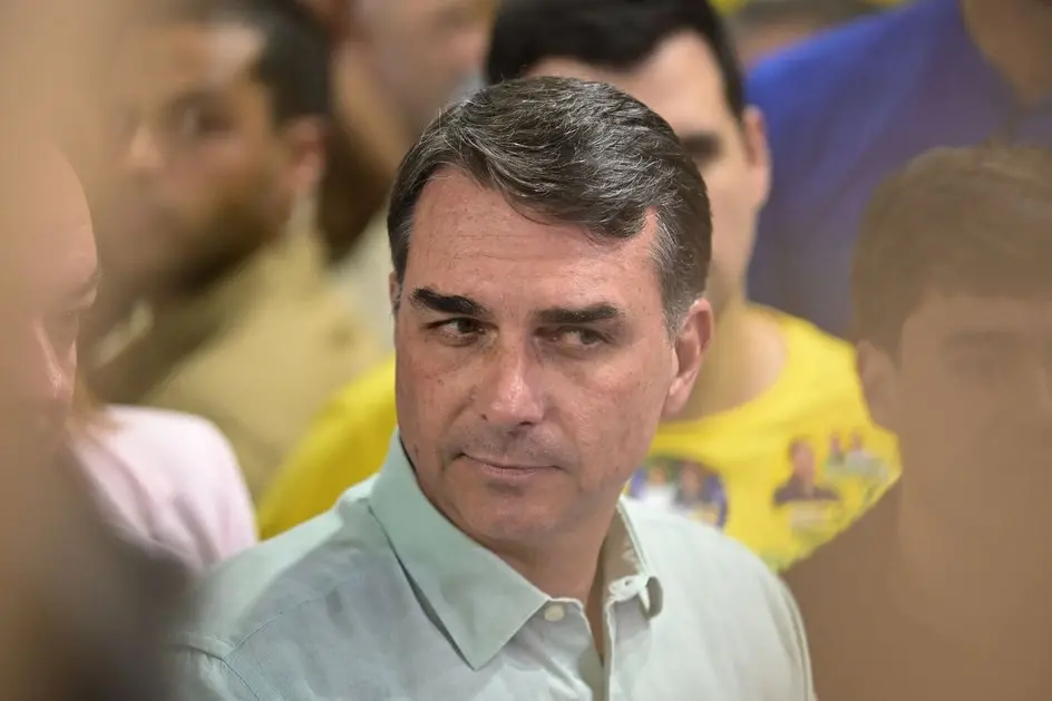 Flavio Bolsonaro disse que a discussão sobre fim da escala 6x1 no Senado é oportunismo de Lula para ganhar voto. A PEC …