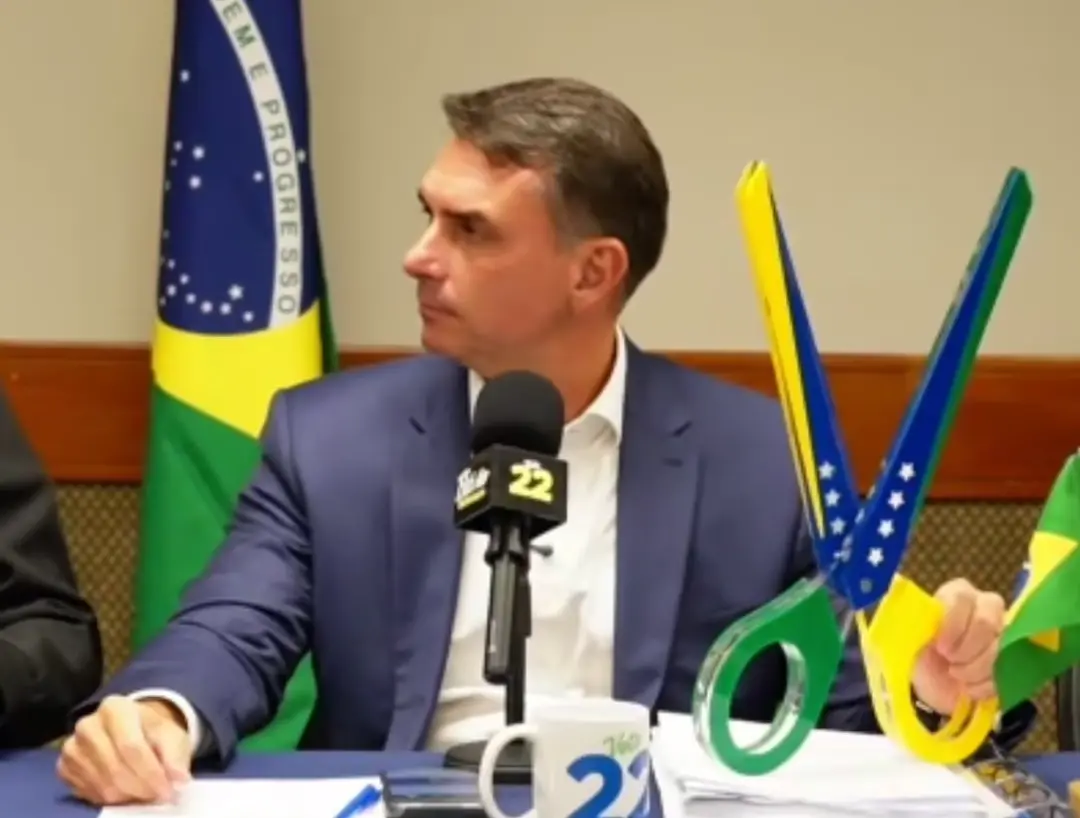 Flávio Bolsonaro conversou com Republicanos e Podemos, e vai receber o Novo nesta quarta. A gente acompanha esses movim…