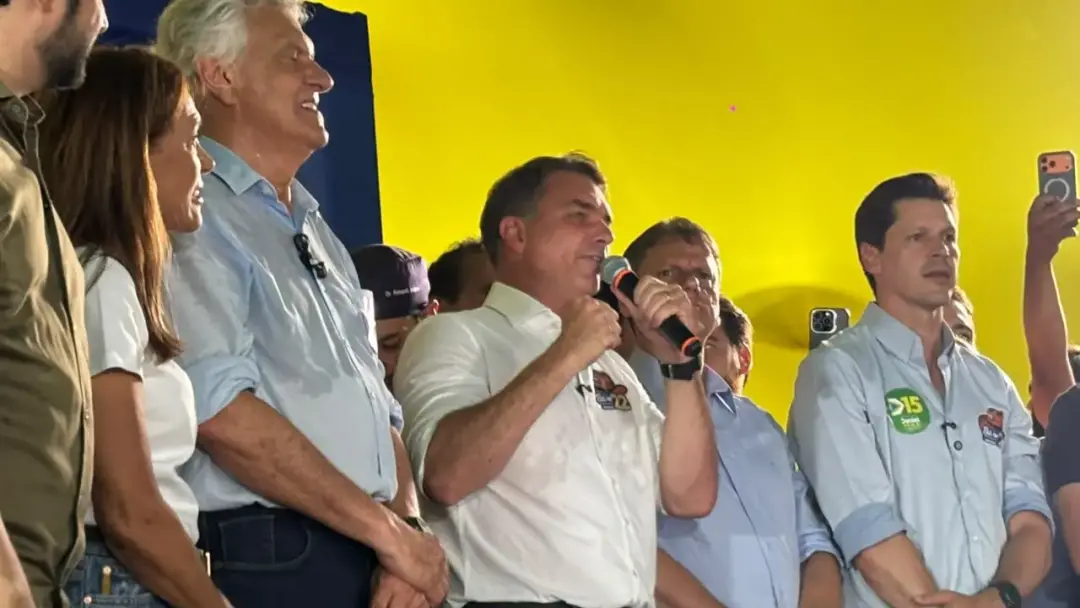 Ronaldo Caiado oficializou apoio ao Flávio Bolsonaro em Goiânia. Lideranças políticas se reuniram com ele, o que mostra…