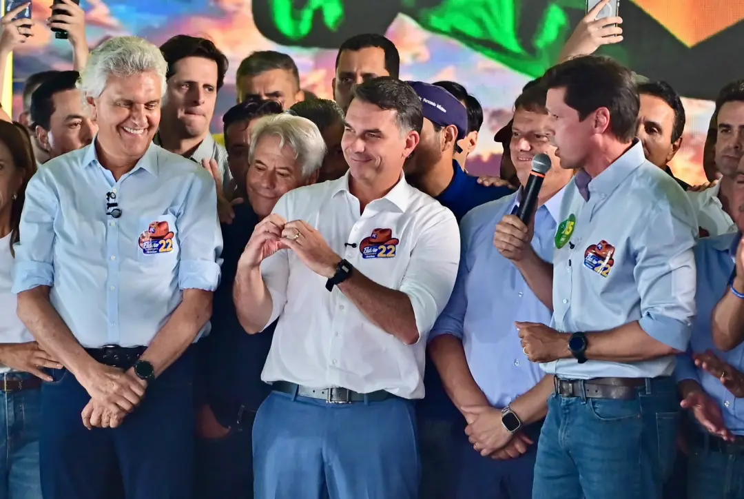 Goiânia viu Caiado e Daniel declararem apoio a Flávio Bolsonaro no segundo turno. A articulação acontece depois do prim…