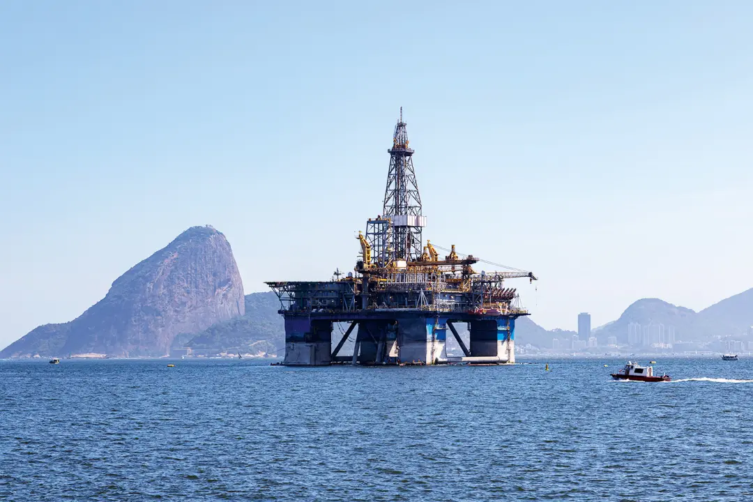 Setembro fechou com 7,7 bilhões de reais no saldo comercial, com exportações de petróleo bruto subindo 77%. A alta foi …