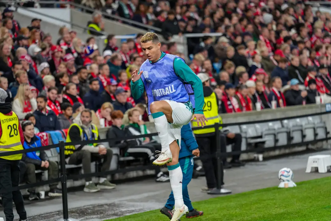 Cristiano Ronaldo acusou Jorge Jesus de não cumprir palavra, por não escalá-lo em Oslo contra a Noruega depois de aquec…