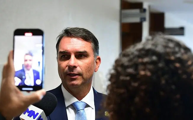 Flávio Bolsonaro criticou a PEC que propõe teto de 40 horas semanais e dois dias de folga. Eu entendo a busca por mais …