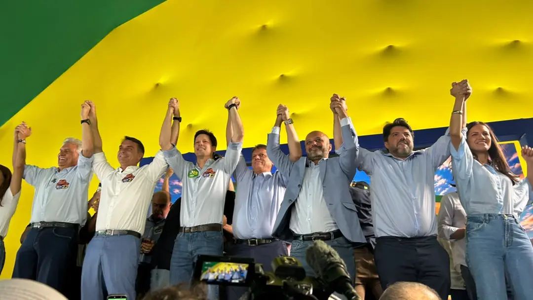 Ronaldo Caiado deu apoio a Flávio Bolsonaro em ato em Goiânia, dois dias após o primeiro turno. Depois de criticar o ca…