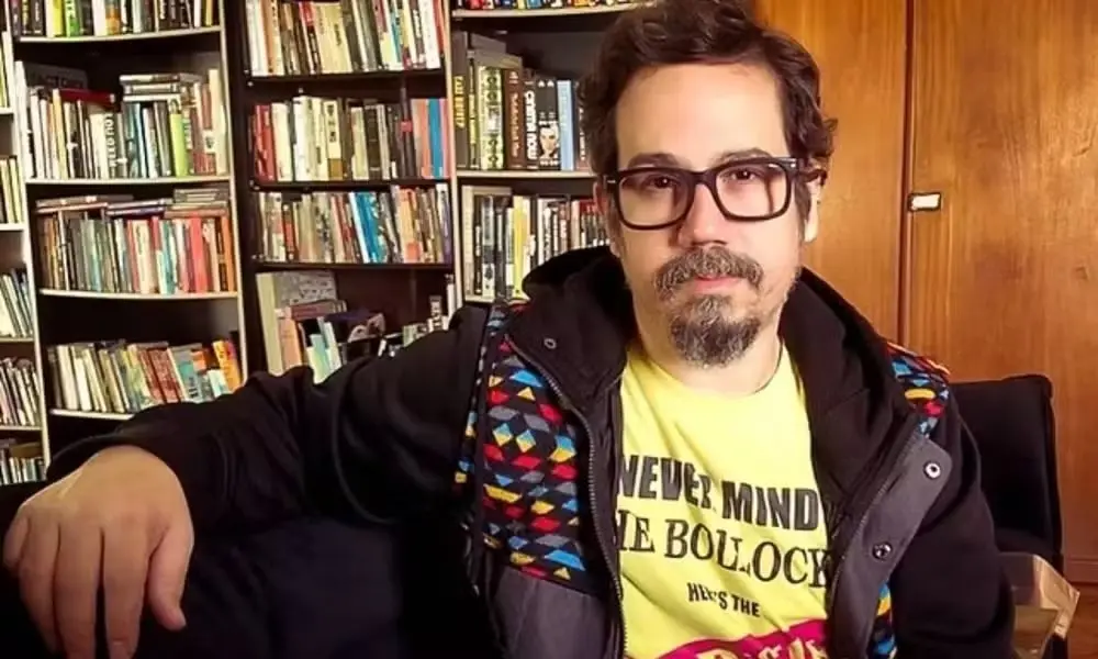 Ricardo Spencer, cineasta de 49 anos, faleceu em São Paulo. O laudo do IML apontou morte súbita compatível com epilepsi…