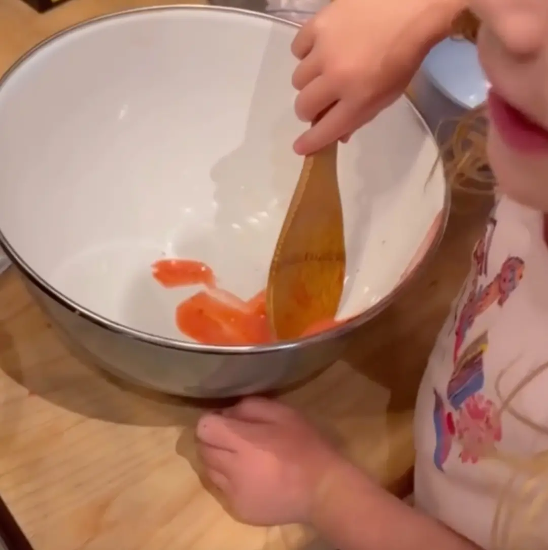 Meghan Markle e Harry compartilham vídeo do Archie e da Lilibet, com a filha de cinco anos falando. Achei um momento be…