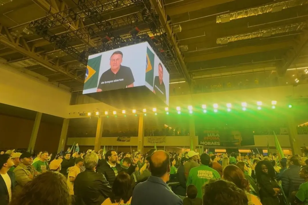 Ministro Moraes vai ouvir a PGR sobre o pedido de Flávio Bolsonaro para visitar Jair Bolsonaro, depois de uma proibição…