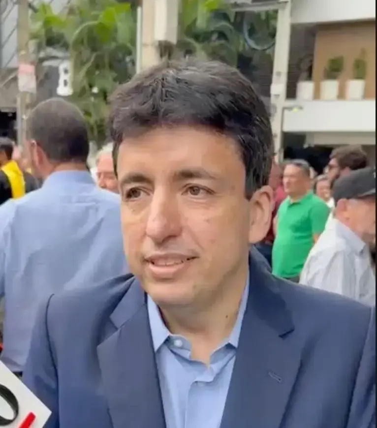 Adriano da Rocha Lima disse que não vê Ronaldo Caiado almejando ser ministro no eventual governo de Flávio Bolsonaro. A…