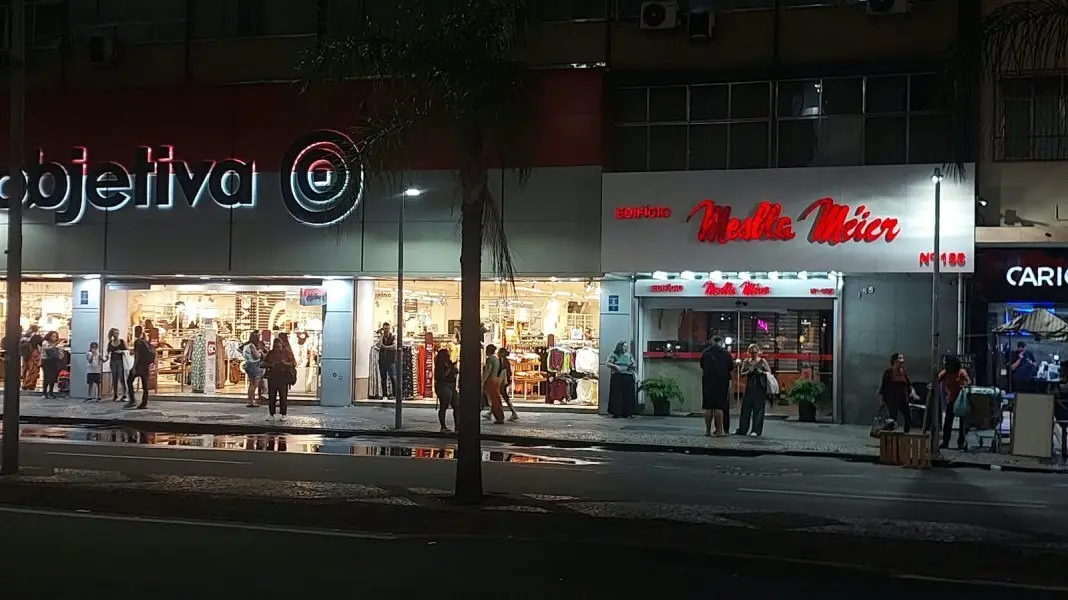 Letreiro da Mesbla ainda tá no prédio da Dias da Cruz 155 no Méier, um ponto icônico que marcou as gerações nos anos 60…