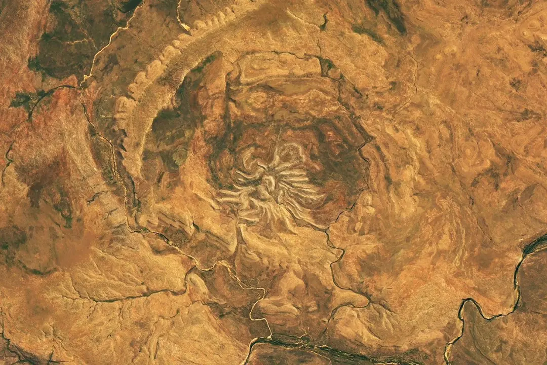 Imagens de satélite do Observatório da Terra trazem um desafio mensal, o Puzzler de Outubro de 2026. Acredito que ident…