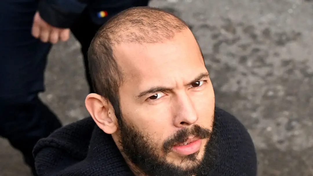 Andrew Tate teve materiais extremamente perturbadores em seus dispositivos, incluindo pornografia com um cavalo e uma e…