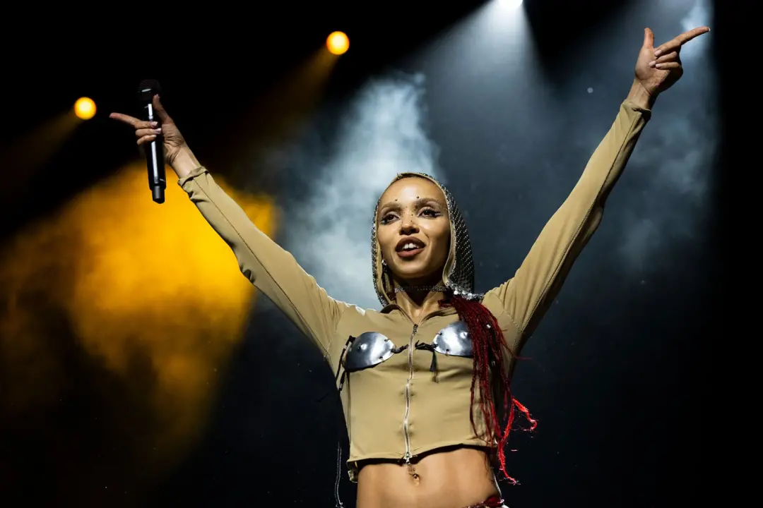 FKA Twigs venceu a luta para encerrar o NDA com Shia LaBeouf. Essa vitória permite que ela discuta a experiência e apoi…
