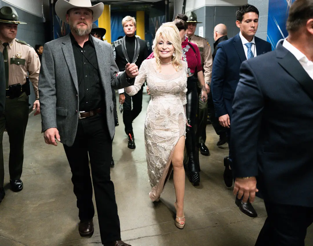 Primo de Dolly Parton enviou e-mails com ofensas fortes para a cantora pouco antes da morte dela. Essa exposição de rai…