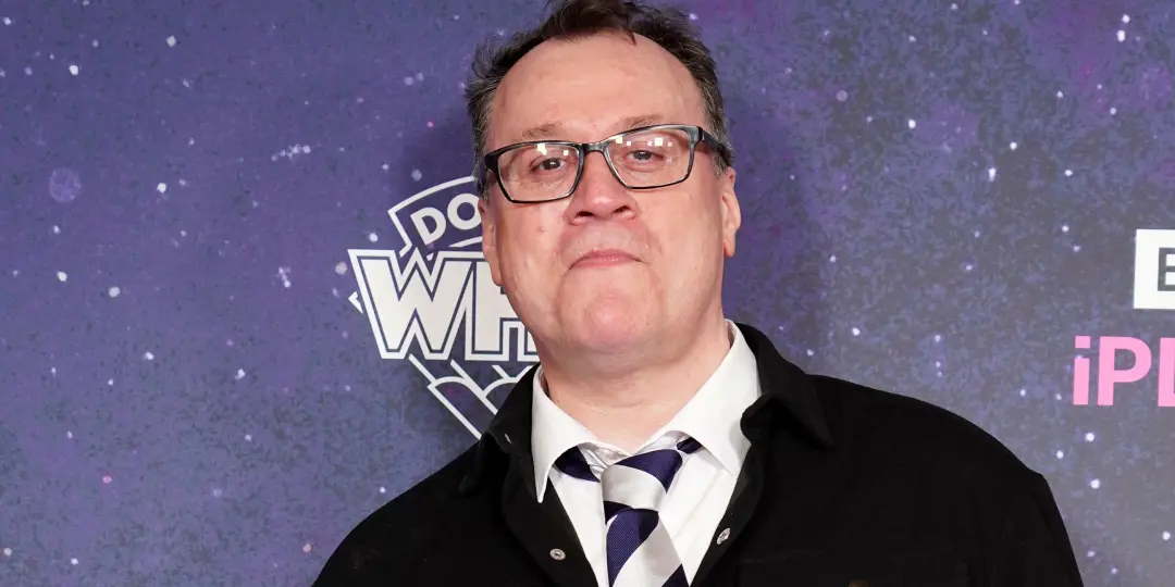 O especial de Natal de Doctor Who para 2026 foi paralisado com o fim do acordo da Disney+. O trabalho do Russell T Davi…