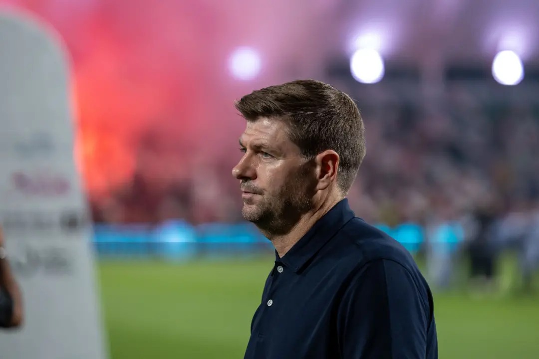 Steven Gerrard admitiu que talvez tenha errado não forçar a ida para o Celtic quando teve contato com o clube. Depois d…